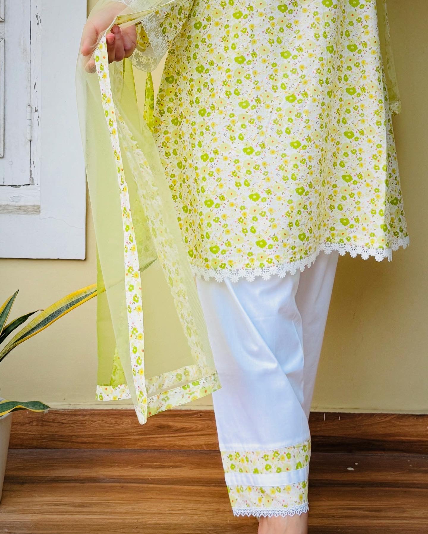 Falak Suit Set