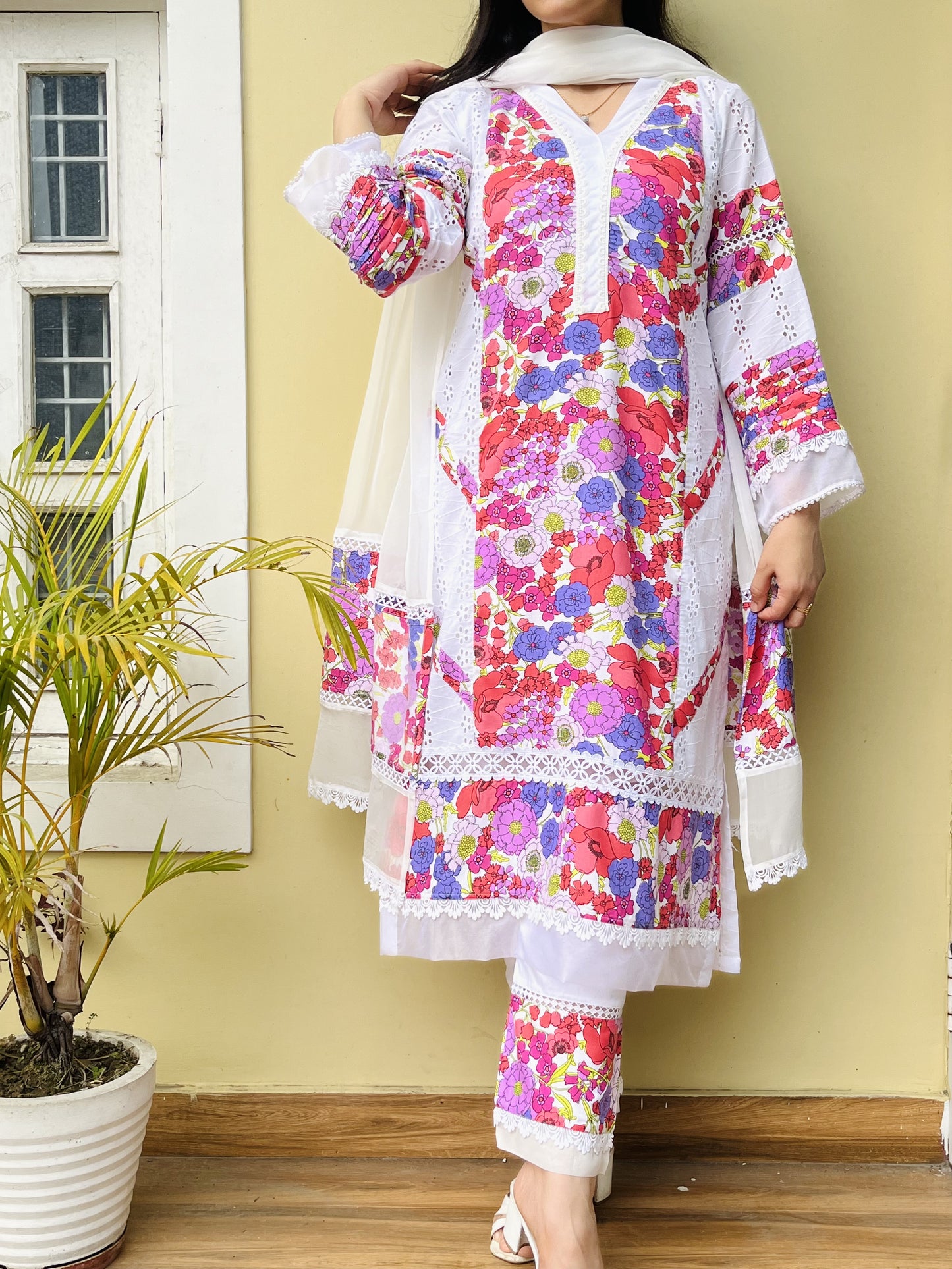 Mahnoor 2.0 Chikan Suit Set