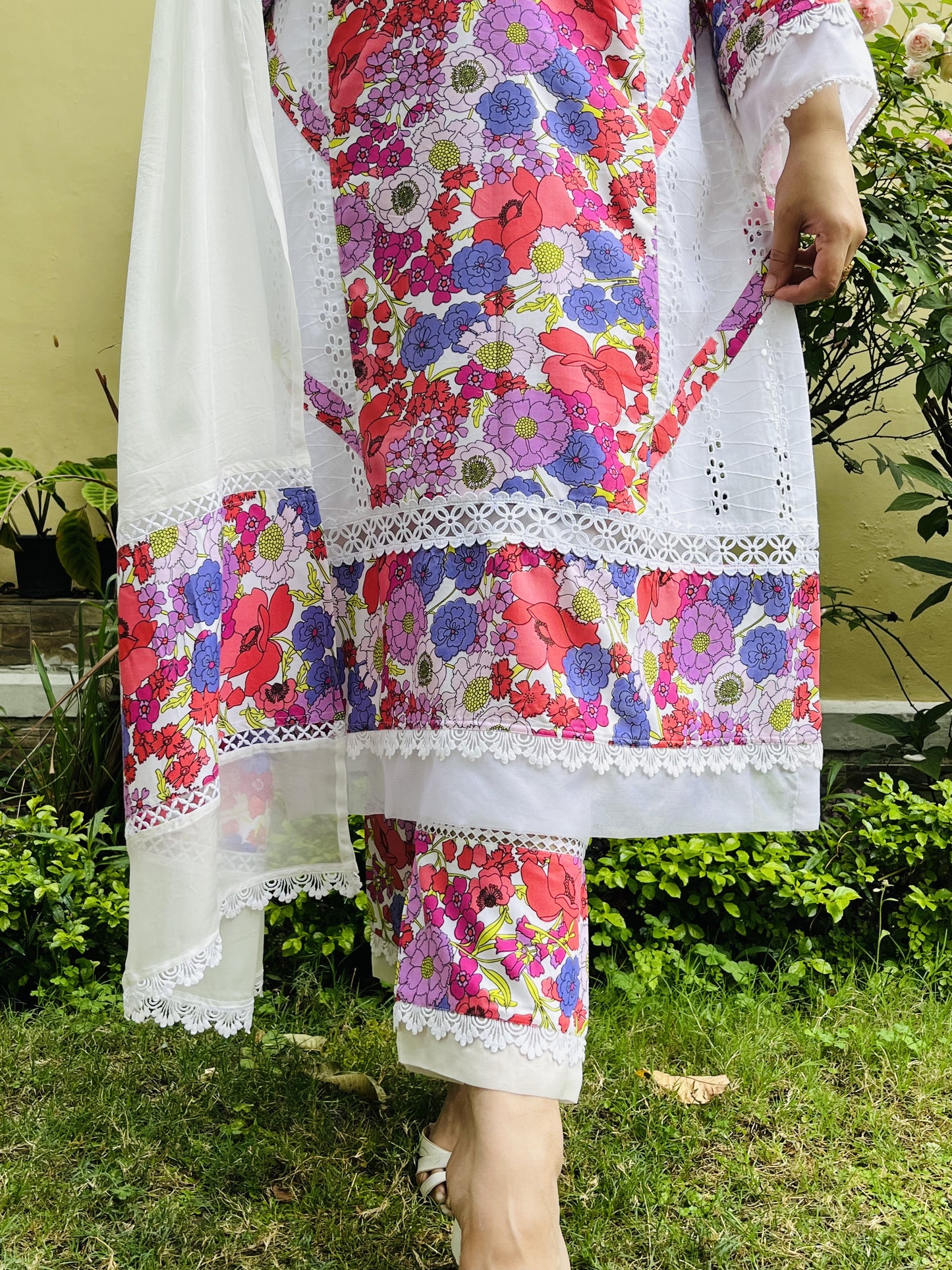 Mahnoor 2.0 Chikan Suit Set