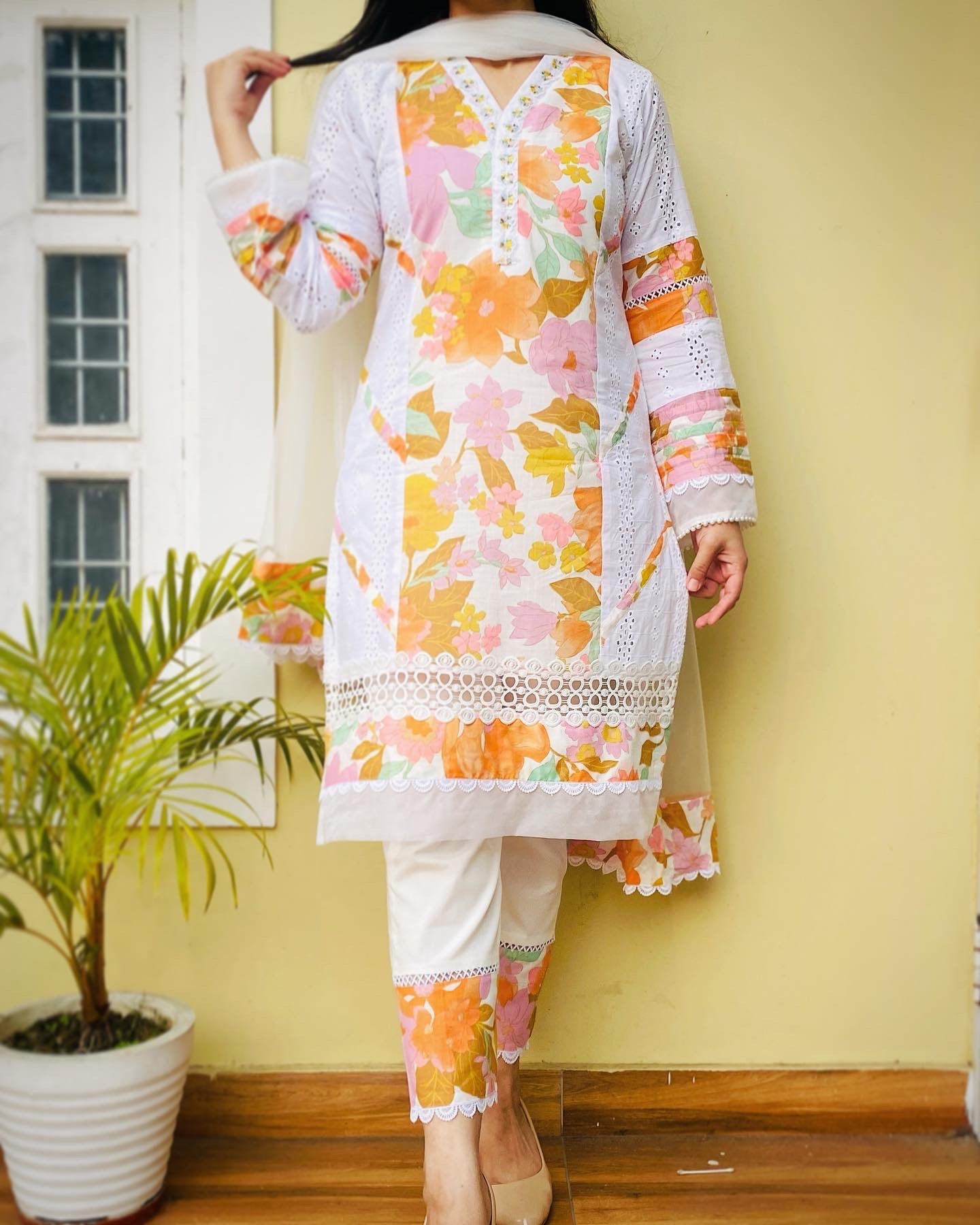 Mahnoor Chikan Suit Set